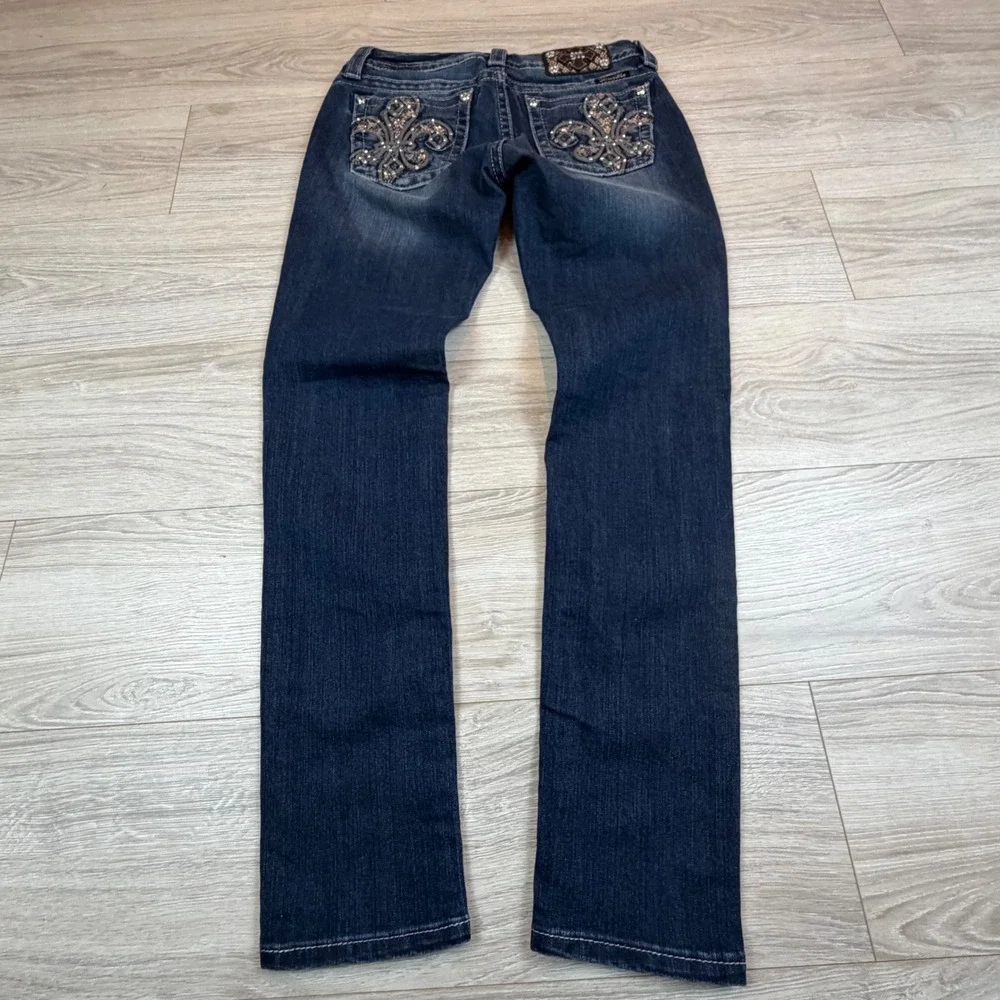 Buckle Miss‎ Me Womens Mid Rise Skinny Jeans Dark Wash Fleur De Lis Size 28
